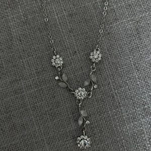 Crystal floral silver necklace pendant